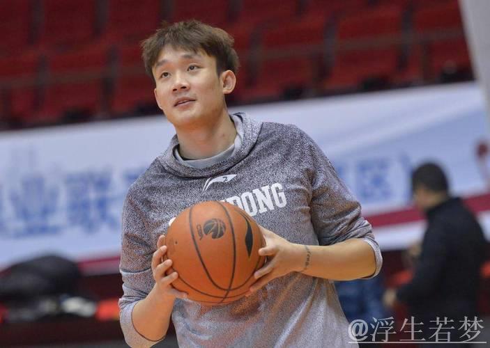 丁彦雨航:CBA赛场上的全能传奇! 丁彦雨航:CBA赛场上的全能传奇!